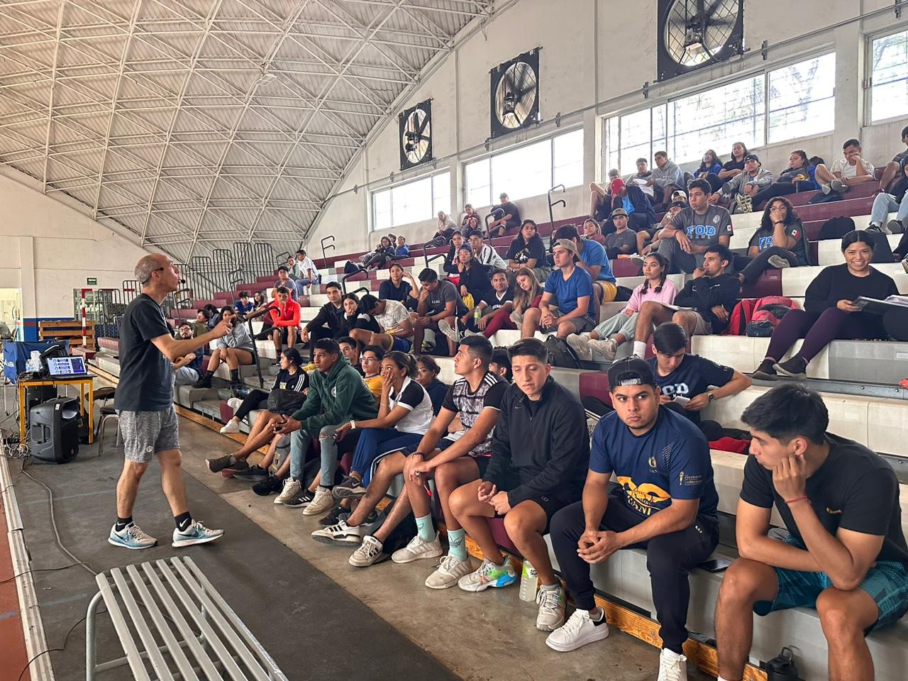 Material de la Cl&iacute;nica de b&aacute;squet para la LIBAM