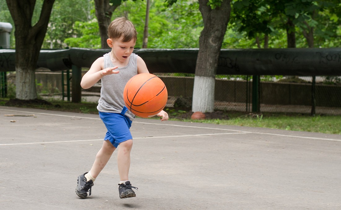La ense&ntilde;anza del dribbling en el mini b&aacute;squet